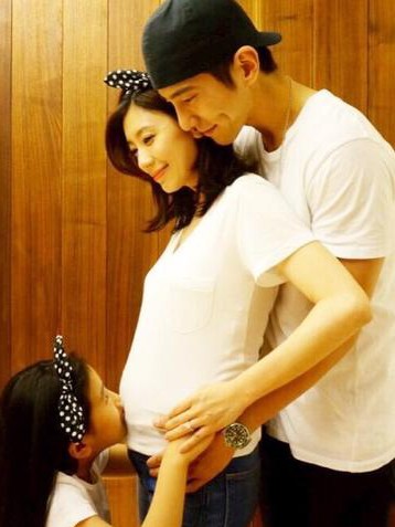 贾静雯怀孕五个月修杰楷要当爸 两人尚未结婚