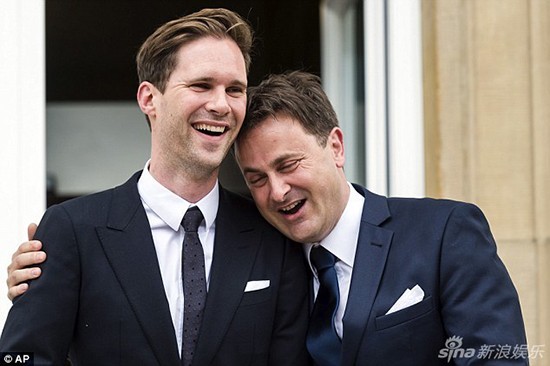 卢森堡首相贝特尔与同性男友大婚